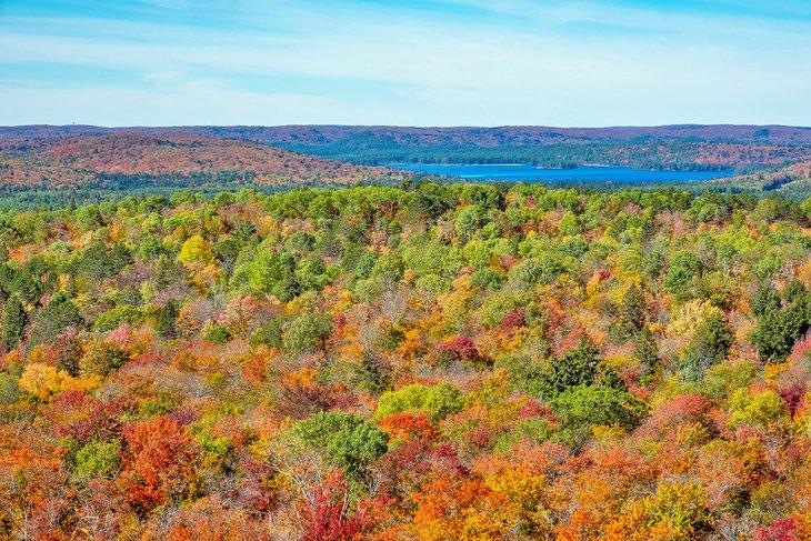 Couleurs d'automne le long du sentier Centennial Ridges