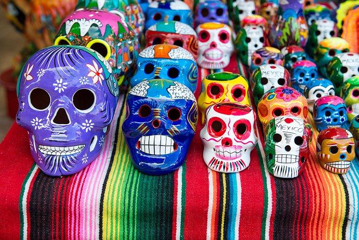 Plazas y Mercados: Zócalo y Mercado Benito Juárez