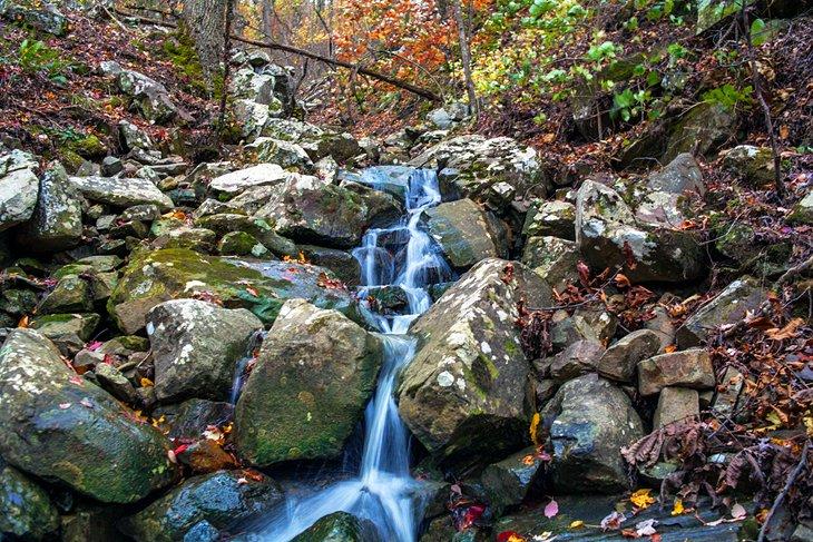Cascada en la Carretera Escénica Nacional Talimena