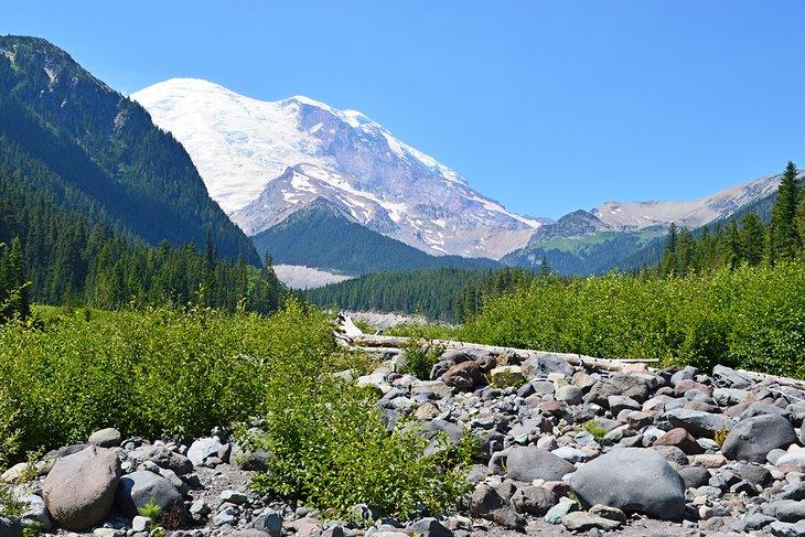 Vista del Monte Rainier desde el Campamento White River