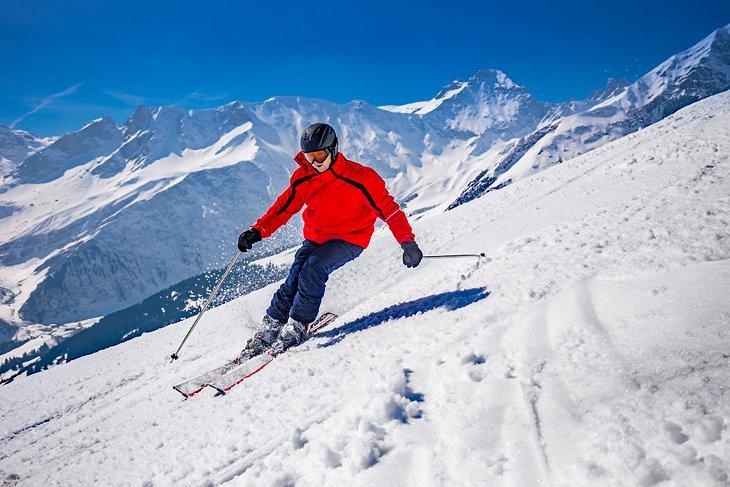 Día de esquí bajo el sol en Arosa Lenzerheide