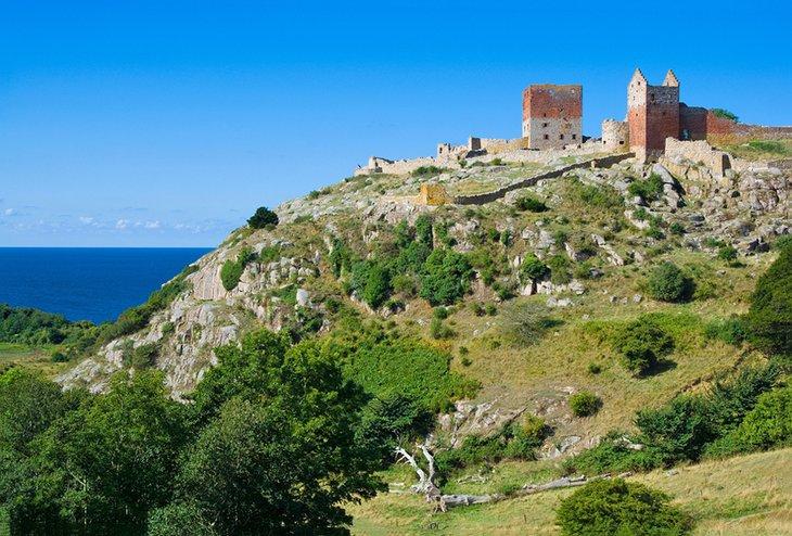 Château de Hammershus surplombant la mer Baltique