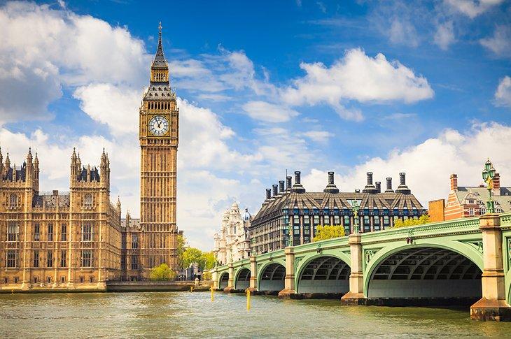 Big Ben y el Parlamento a orillas del río Támesis