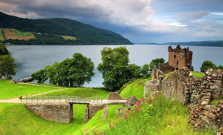 Las ruinas del Castillo de Urquhart en Loch Ness