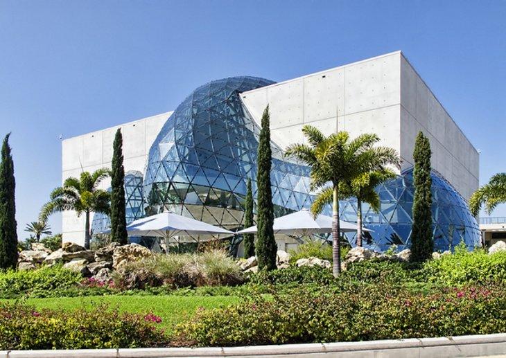 El Museo Dali en San Petersburgo