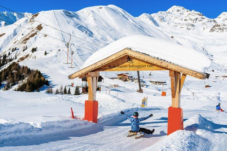 Rodelbahn in den österreichischen Alpen