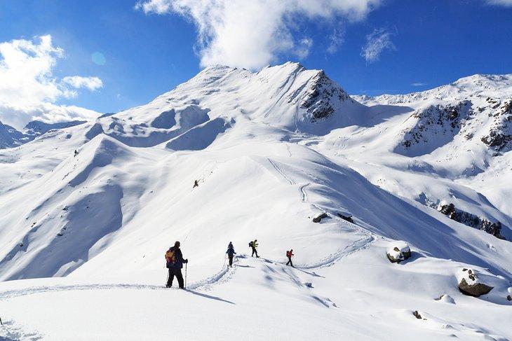 Schneeschuhwanderer in den Stubaier Alpen, Österreich