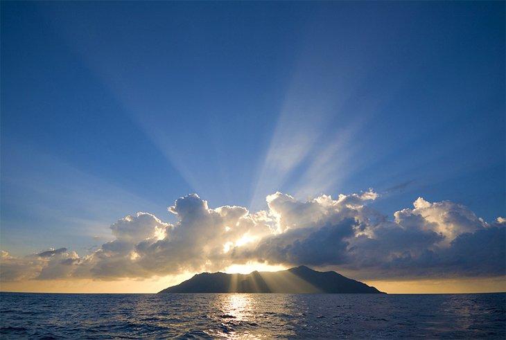 Isla Silhouette