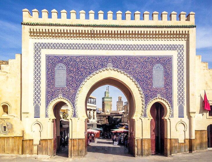 Puerta Bab Bou Jeloud en Fez, Marruecos