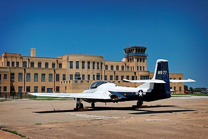 Museo de Aviación de Kansas | ginosalerno.com / foto modificada
