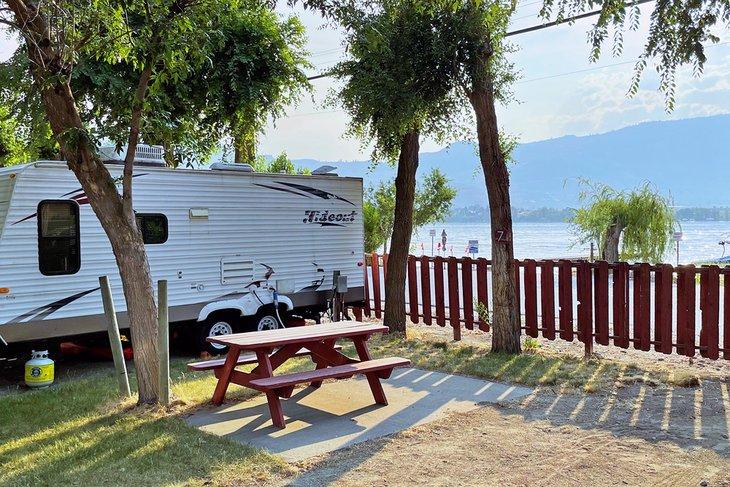 Site avec vue sur le lac au Cabana Beach