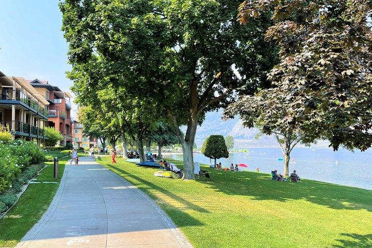 Promenade de Gyro Beach à Osoyoos