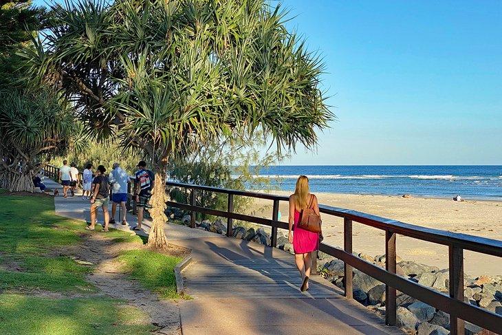 Autora, Karen Hastings, en el Paseo Costero de Caloundra