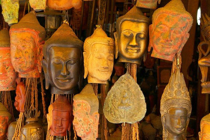 Sculptures à vendre au Vieux Marché de Siem Reap (Psar Chaa)