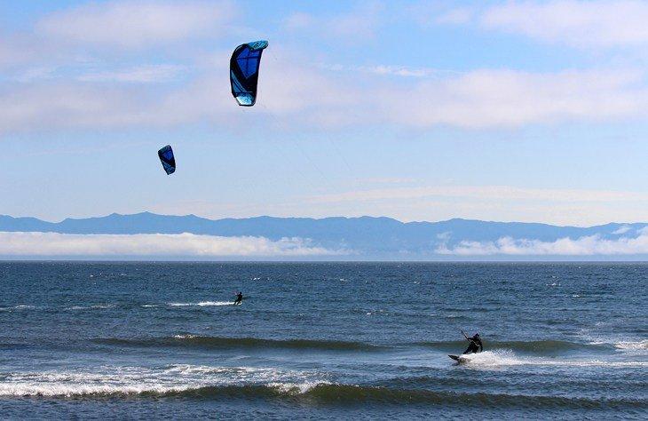 Kiteboarders en Jordan River Regional Park