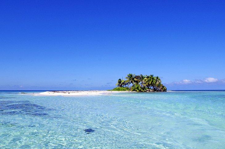 Kristallklares Wasser bei Silk Caye