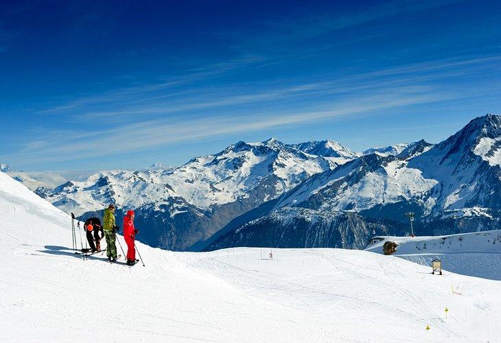 Skiers dans les Alpes Françaises