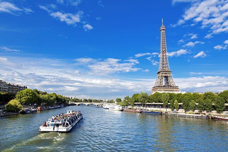 Croisière fluviale le long de la Seine