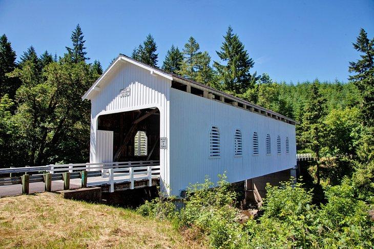 Puente cubierto cerca de Cottage Grove