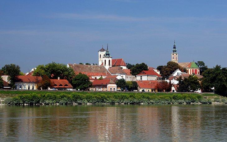 Le méandre du Danube et Vác