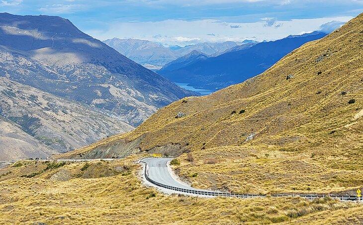 Aussicht nahe dem Crown Range Gipfel in Richtung Queenstown