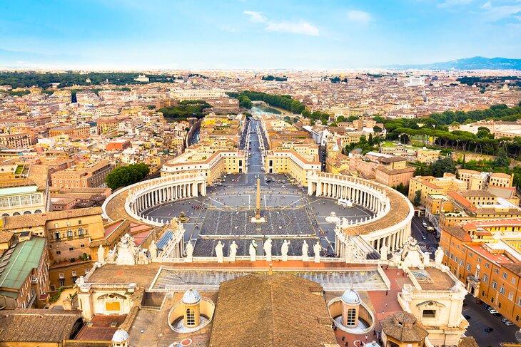 Vue aérienne de la place Saint-Pierre au Vatican