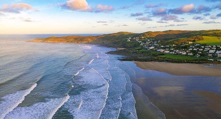 Vista aérea de la ciudad y playa de Woolacombe