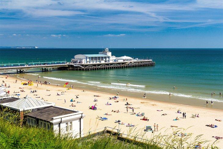 Playa y muelle de Bournemouth
