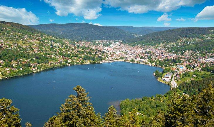 Lago de Gerardmer en las Montañas Vosges