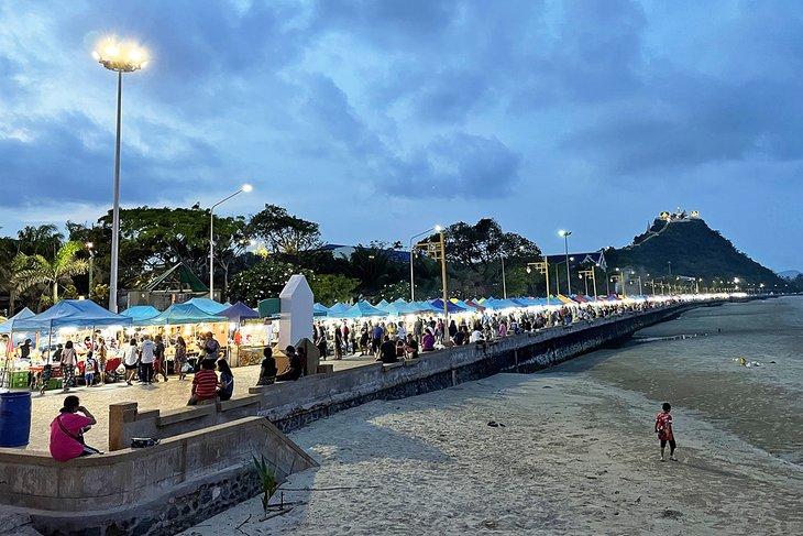 Nachtmarkt in Prachuap Khiri Khan