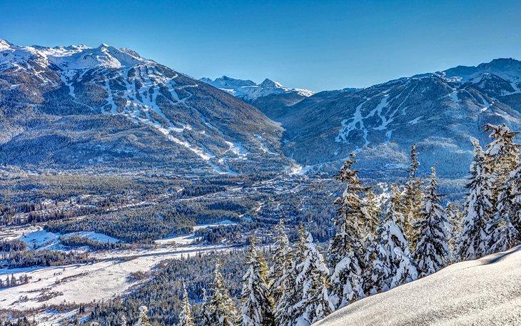 Vista de los resorts de esquí Whistler y Blackcomb