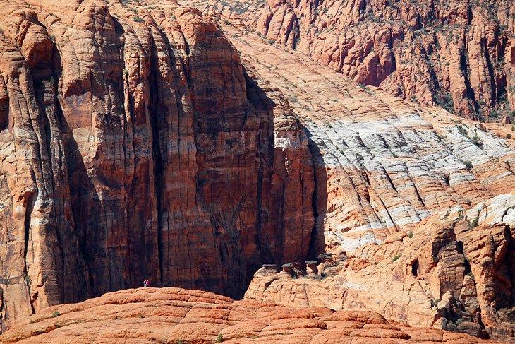 Senderistas en el Parque Estatal Snow Canyon