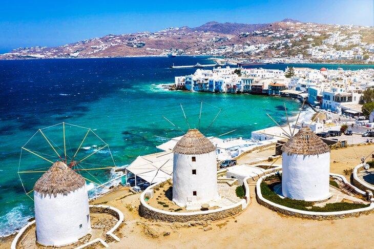Molinos de viento en la Isla de Mykonos, Grecia