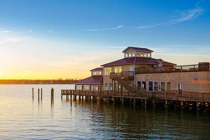 Restaurante sobre el agua en Solomons Island