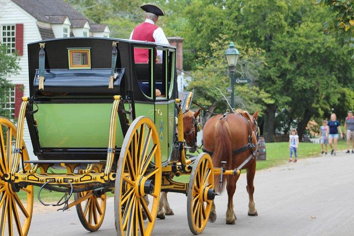 Carruaje tirado por caballos en colonial Williamsburg