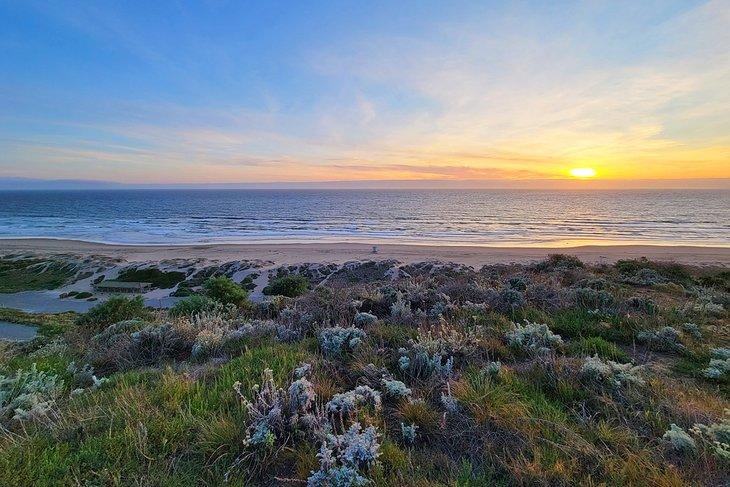 Sunset State Beach au coucher du soleil