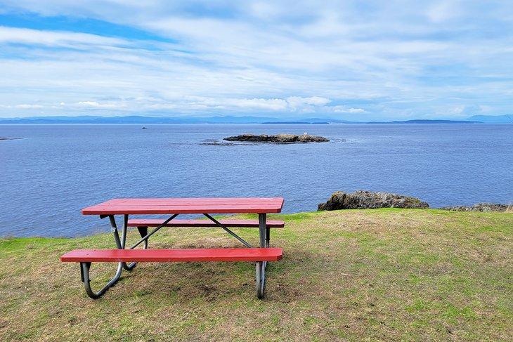 Mesa de picnic con una hermosa vista en el Parque del Condado de San Juan