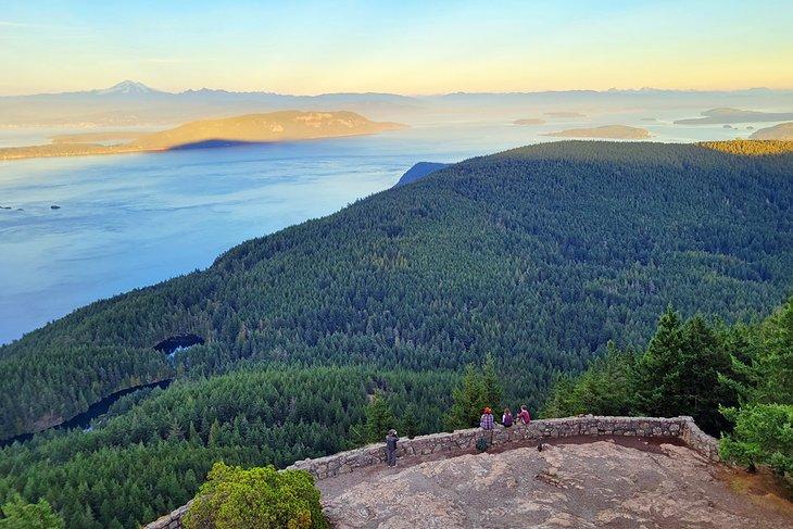 Cima del Monte Constitución, a cuatro millas del Campamento del Lago Mountain