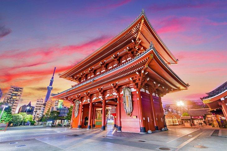 Puerta del templo en Tokio