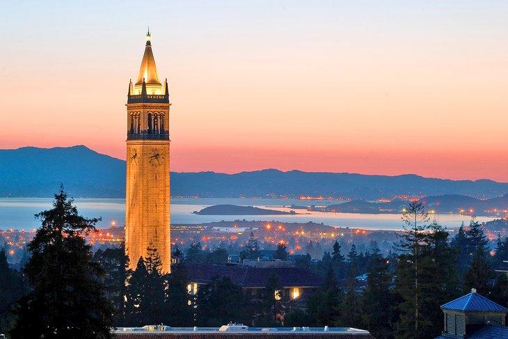 Vista sobre el campus de UC Berkeley hacia la Bahía de San Francisco