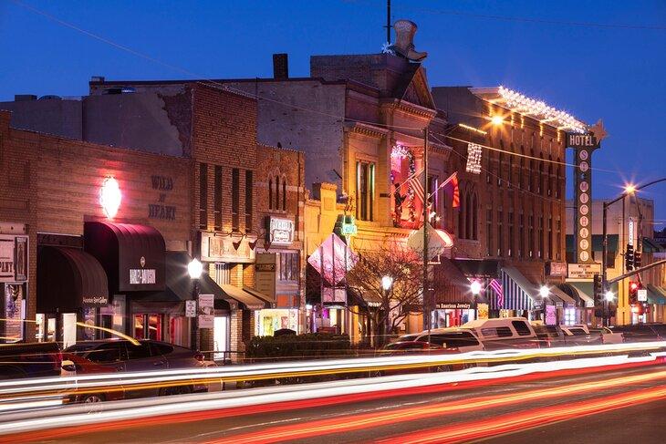 Whiskey Row in Prescott in den Abendstunden