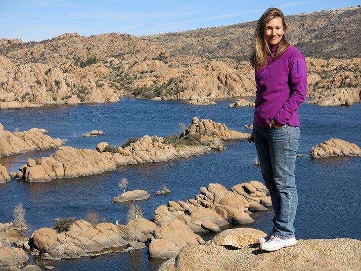 Autorin Lana Law am Watson Lake