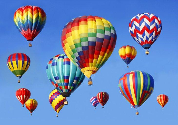 Montgolfières colorées au Festival international de montgolfières d'Albuquerque