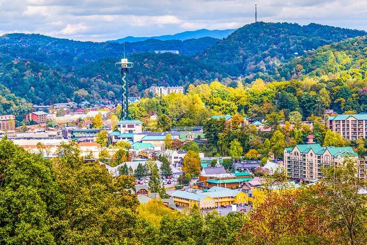 Gatlinburg, Tennessee en las Montañas Humeantes