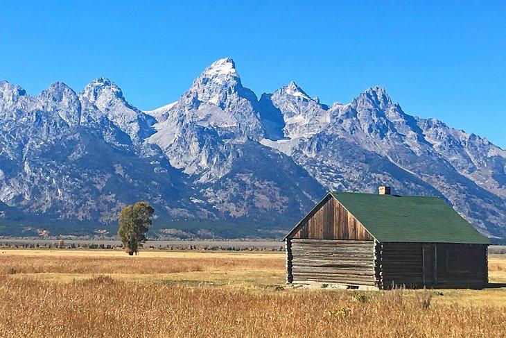 Mormon Row con los Tetons de fondo
