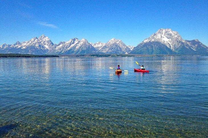 Kayak en el Lago Jackson en el Parque Nacional Grand Teton