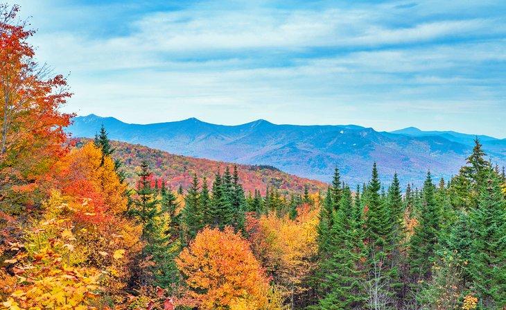 Couleurs d'automne dans les montagnes blanches du New Hampshire