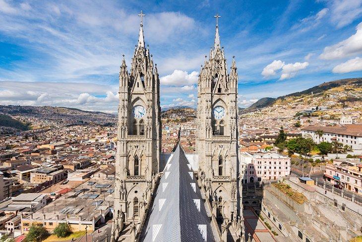 Basilica del Voto Nacional und Innenstadt von Quito