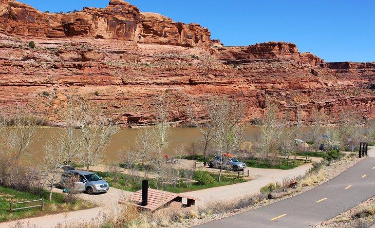 Acampando a lo largo del río Colorado cerca de Moab