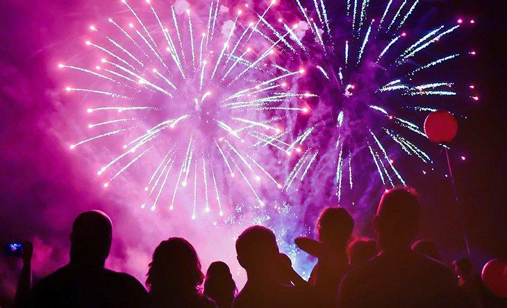 Disneyland présente un spectacle de feux d'artifice chaque nuit.